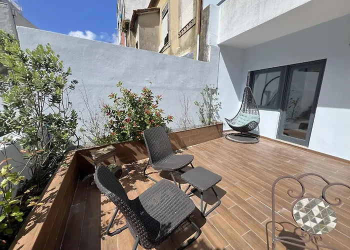 Almada Studios & Suites